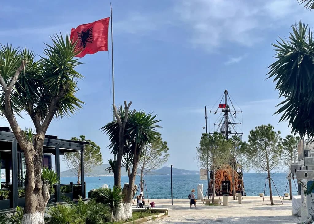 Czy w Albanii jest bezpiecznie? Fakty, które musisz znać przed podróżą