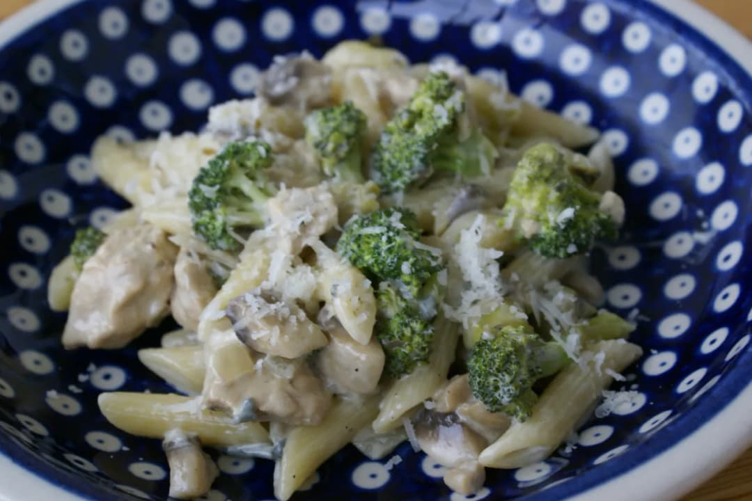 Penne z pieczarkami w sosie śmietanowym - prosty przepis na smaczne danie