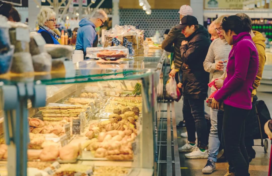 Gdzie zjeść w Rydze? Odkryj najlepsze miejsca na pyszne jedzenie