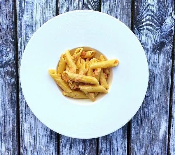 Penne salmone – łatwy przepis na wyjątkowe danie z łososiem