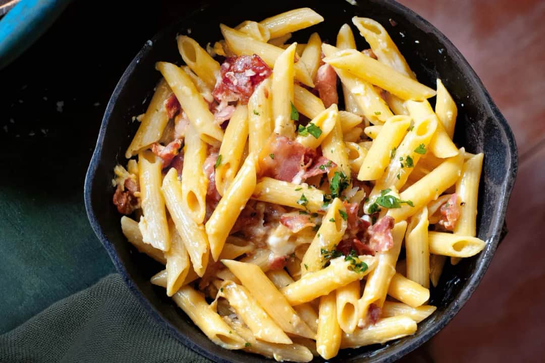 Penne alla carbonara - prosty przepis na idealne danie makaronowe