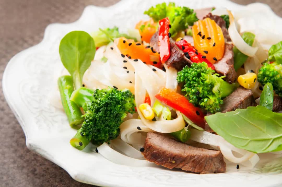 Ile czasu gotować wołowinę na parze? Sprawdź, by uniknąć błędów!