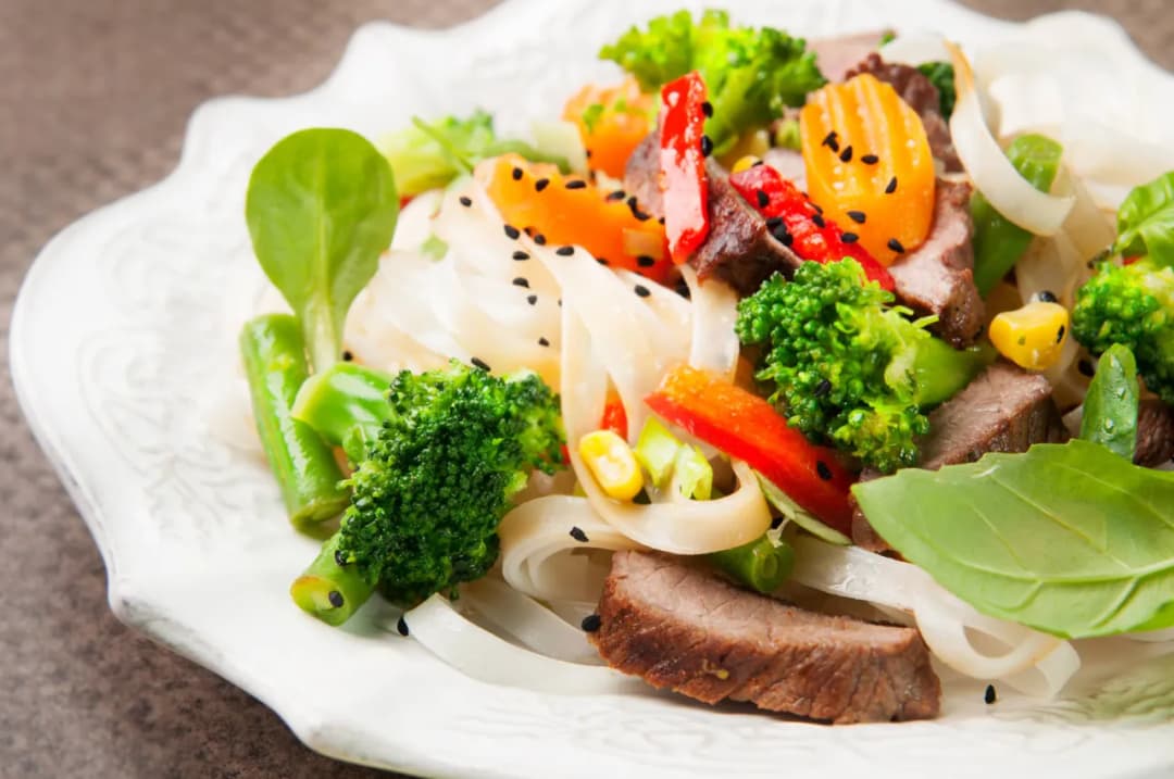 Ile czasu gotować wołowinę na parze? Sprawdź, by uniknąć błędów!