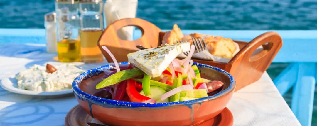 Najlepsze dania w Grecji: co warto zjeść i gdzie spróbować lokalnych przysmaków