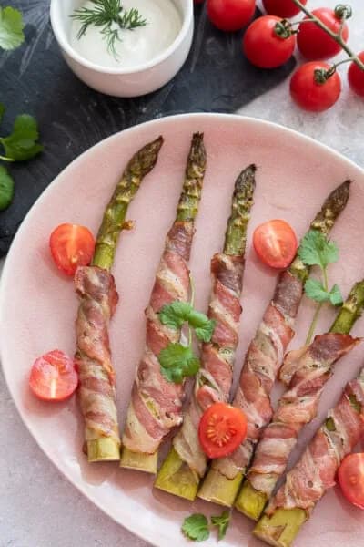 Jak przygotować szparagi na grilla – proste przepisy i triki kucharskie