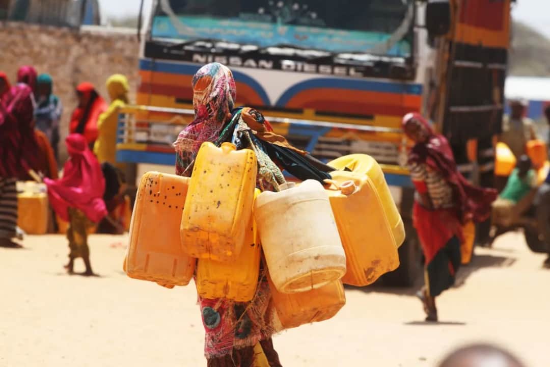 Dlaczego w Afryce nie ma wody? Poznaj szokujące przyczyny braku