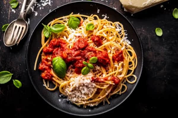 Prosty domowy sos spaghetti, który zachwyci Twoje podniebienie
