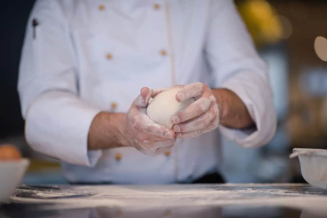 Jak zamrozić ciasto na pizzę, by zachować jego smak i świeżość na dłużej