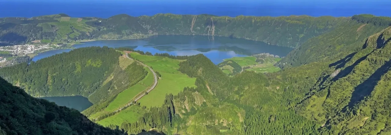 Najlepszy czas na Azory: Kiedy jechać, by uniknąć złej pogody i tłumów?