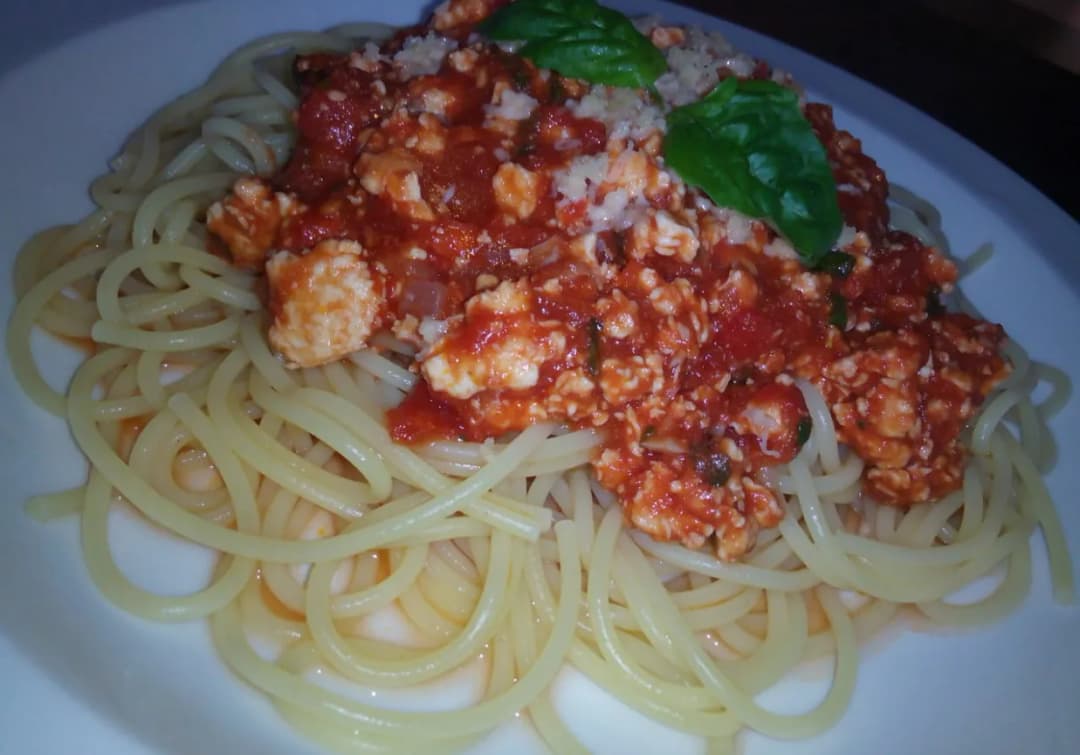 Pyszne spaghetti z piersi kurczaka, które zaskoczy Twoje kubki smakowe