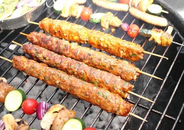 Jak przygotować idealne mięso mielone na grilla – proste triki na soczystość