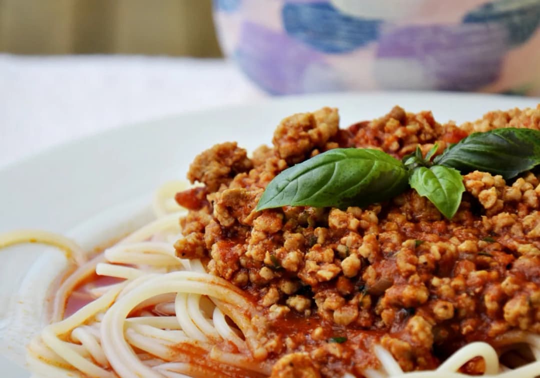 Szybkie spaghetti z pomidorów z puszki - prosty przepis na obiad