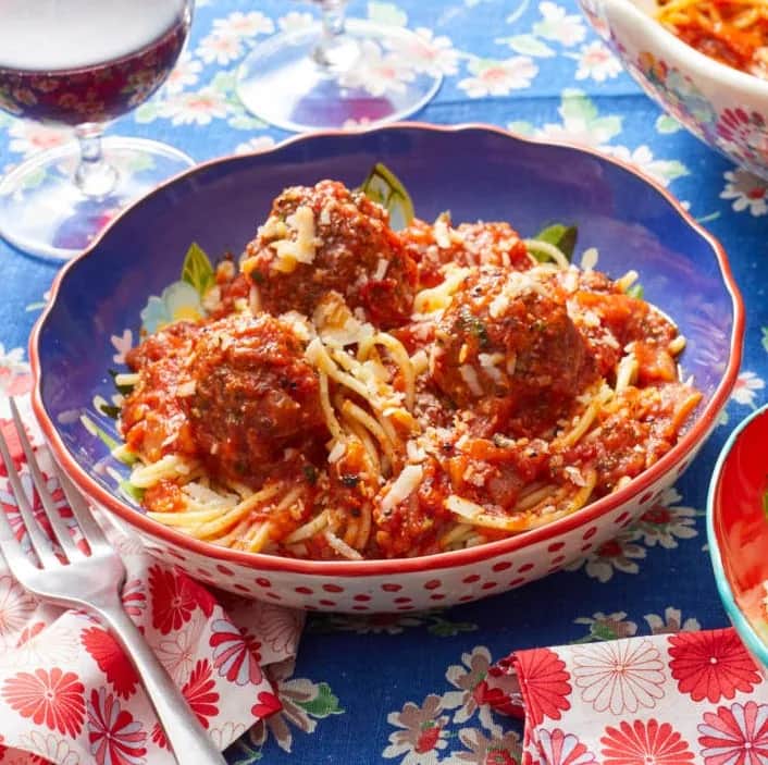 Najlepszy przepis na spaghetti i klopsiki, który zaskoczy Twoje kubki smakowe